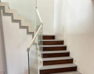 White Frameless Glass And Aluminium Staircase